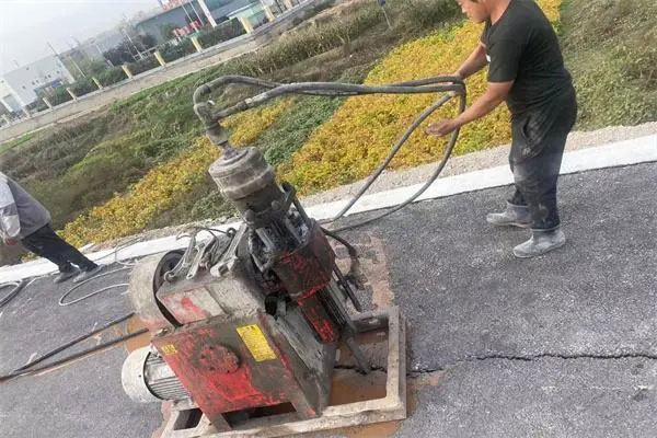 汾西马路面下沉注浆加固